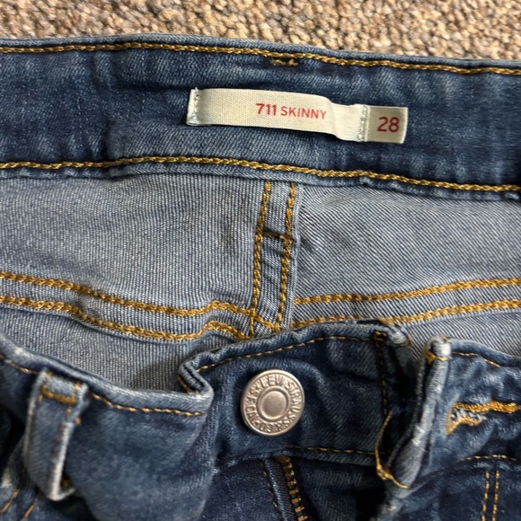 Ladies Levi’s 711 Skinny Ankle Pants, size 28.  These are broke in & well loved - Picture 2 of 6